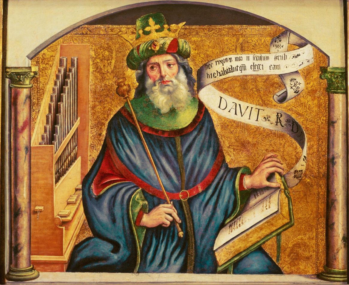 A painting on a gold ground: David, an old king with a long white beard, wears a gold crown over a green turban and a deep blue cloak. He holds a sceptre and rests his hand on an open book. Behind him stands a small pipe organ, and a scroll above him bears his name.